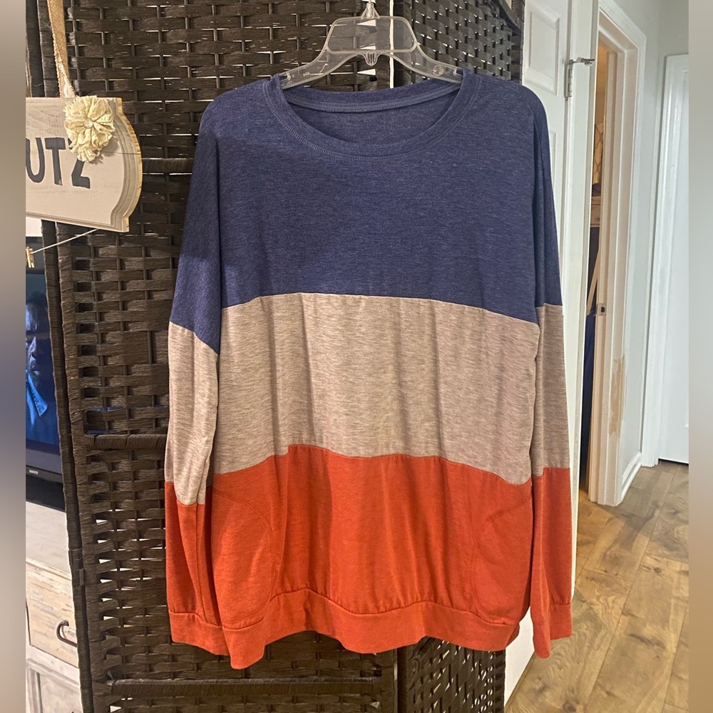 Women’s long sleeve color block shirt. SZ XL. With pockets